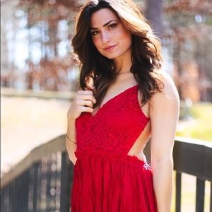 LULUS RED FLORAL FLOWLY FORMAL DRESS